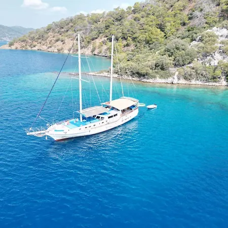 Beforelunch Cruise بوتيل